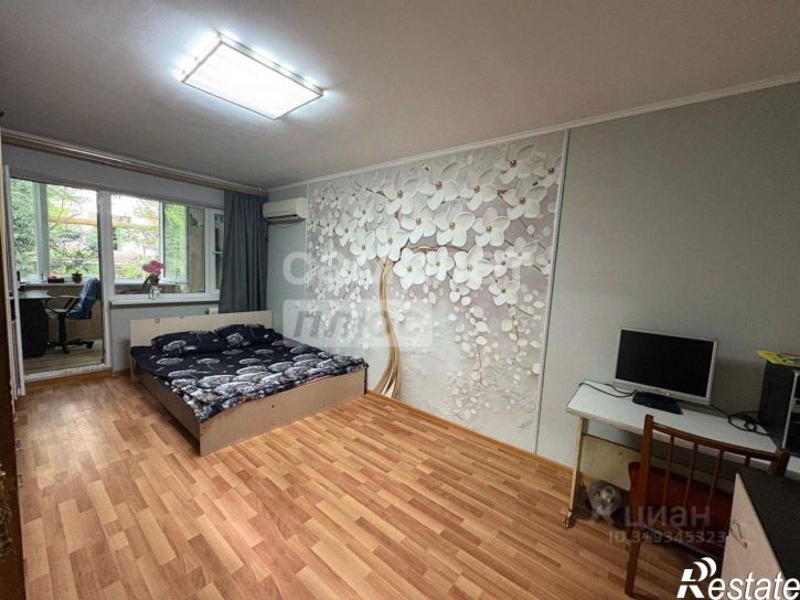 3-комн квартира улица Войкова, 8,  д. 8