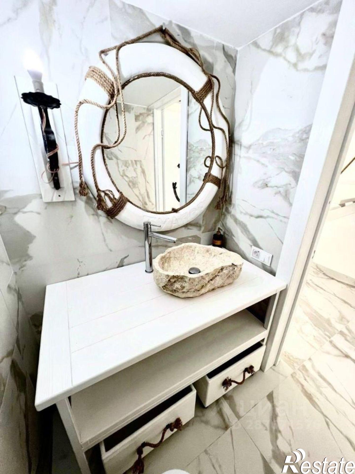 Купить помещение свободного назначения за 10 996 600 рублей на ул Портовиков, 39/3