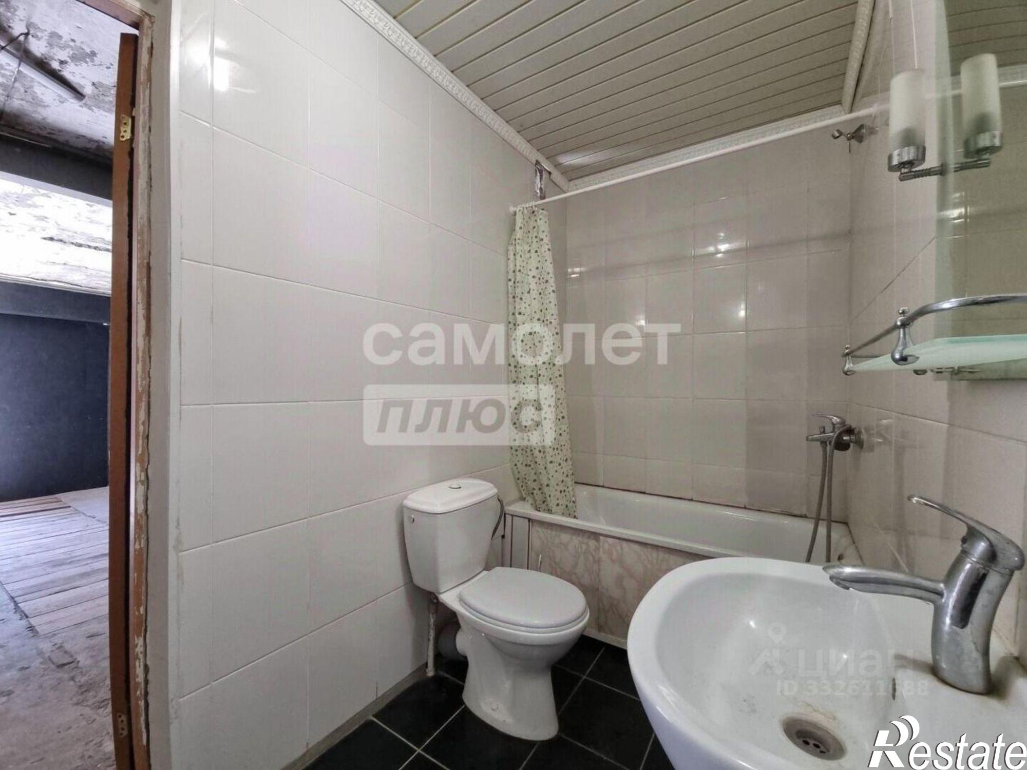 Купить гараж, место в паркинге за 3 471 440 рублей на ул Кириченко, 72А