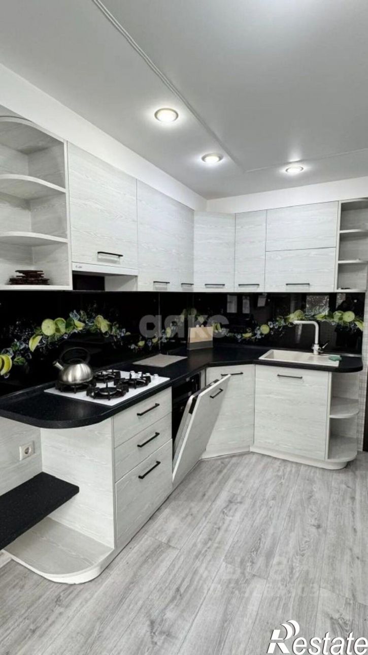 3-комн квартира ул Черноморская, 12,  д. 12