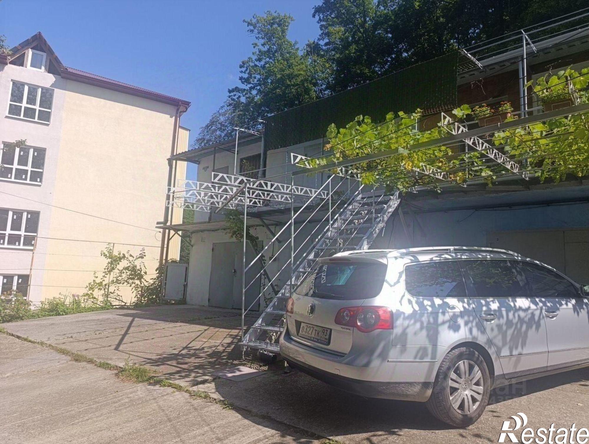 Купить гараж, место в паркинге за 2 500 010 рублей на ул Кириченко, 28