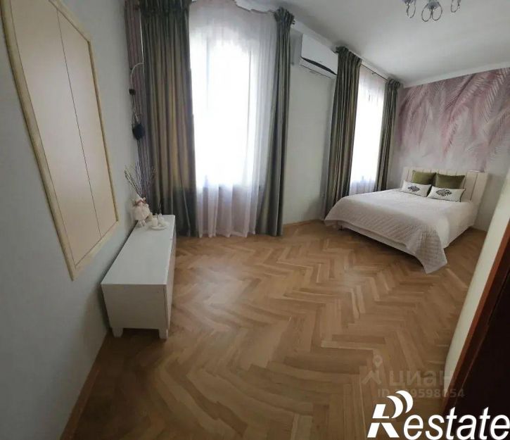 3-комн квартира улица Софьи Перовской, 5,  д. 5