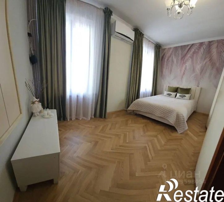 3-комн квартира улица Софьи Перовской, 5,  д. 5