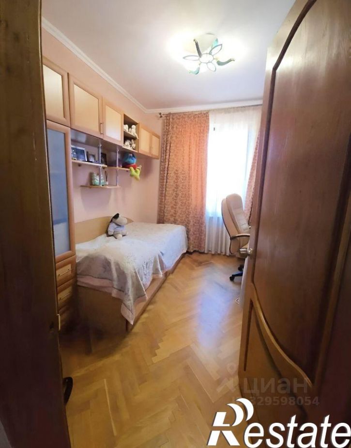 3-комн квартира улица Софьи Перовской, 5,  д. 5